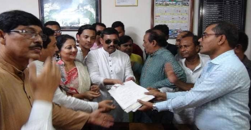 ফরিদপুর-২ আসনের উপনির্বাচনে মনোনয়ন জমা দিলেন লাবু চৌধুরী 